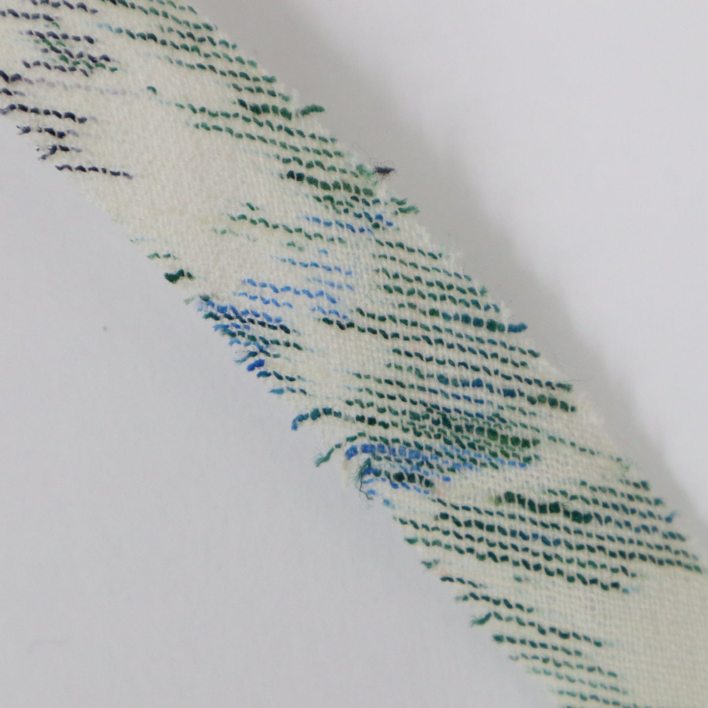 White wool red yellow green blue (Y02405014)