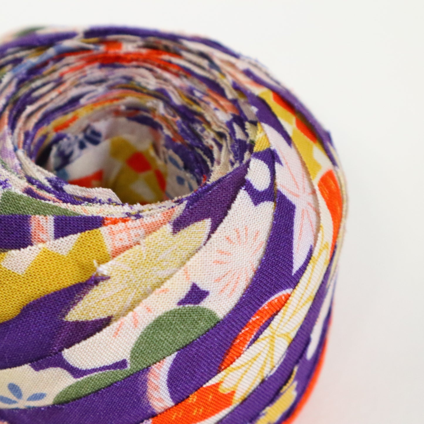 Purple children's kimono with colorful floral pattern (Y02507001①)