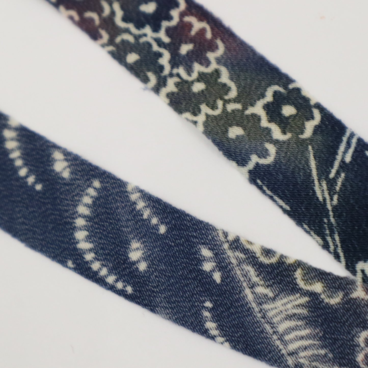 Indigo gradient with floral pattern, crepe (Y02404026)