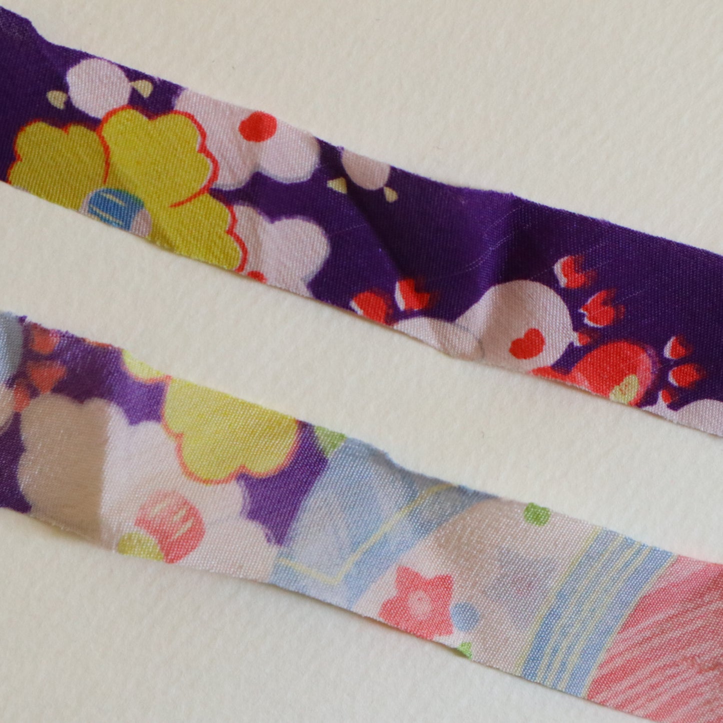 Purple children's kimono with colorful floral pattern (Y02507004)