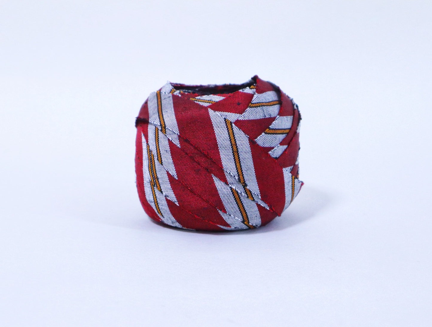 [Recommended yarn for bears] 30m ball / crimson and gray striped silk (coat fabric)