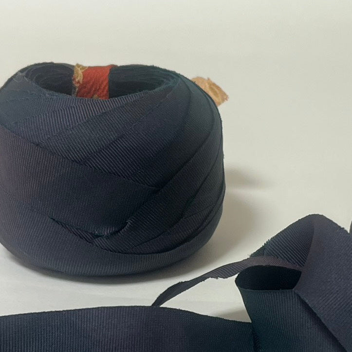 玉虫色と紫の光沢