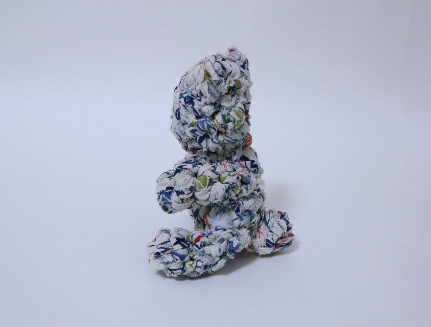 [Recommended yarn for bears] 30m ball / White background with blue, green, and red spring and autumn floral pattern, pure silk