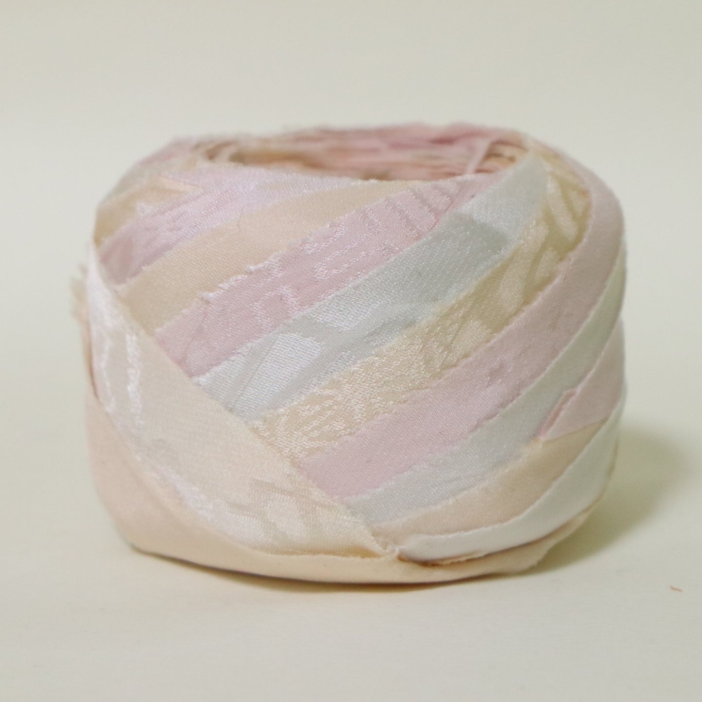 White and pink nagajuban (long undergarment) made of pure silk (Y02511004)