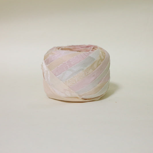 White and pink nagajuban (long undergarment) made of pure silk (Y02511004)