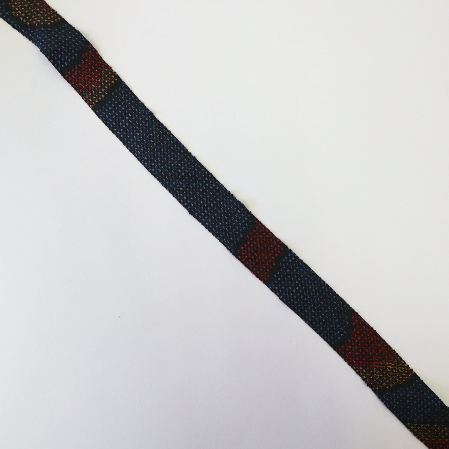 Blue red yellow (Y02206014)