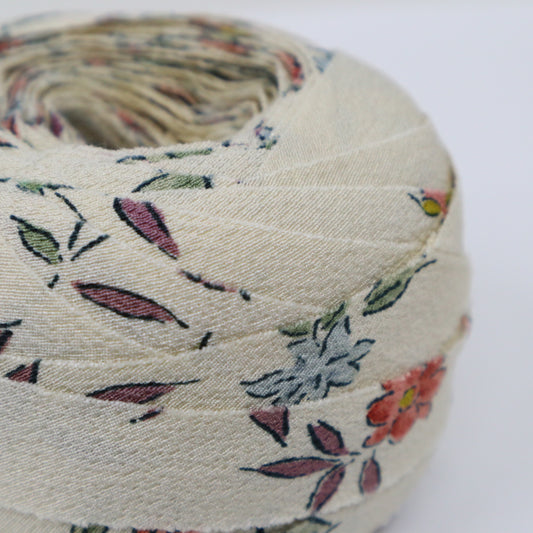 White crepe with floral pattern (Y02005044)