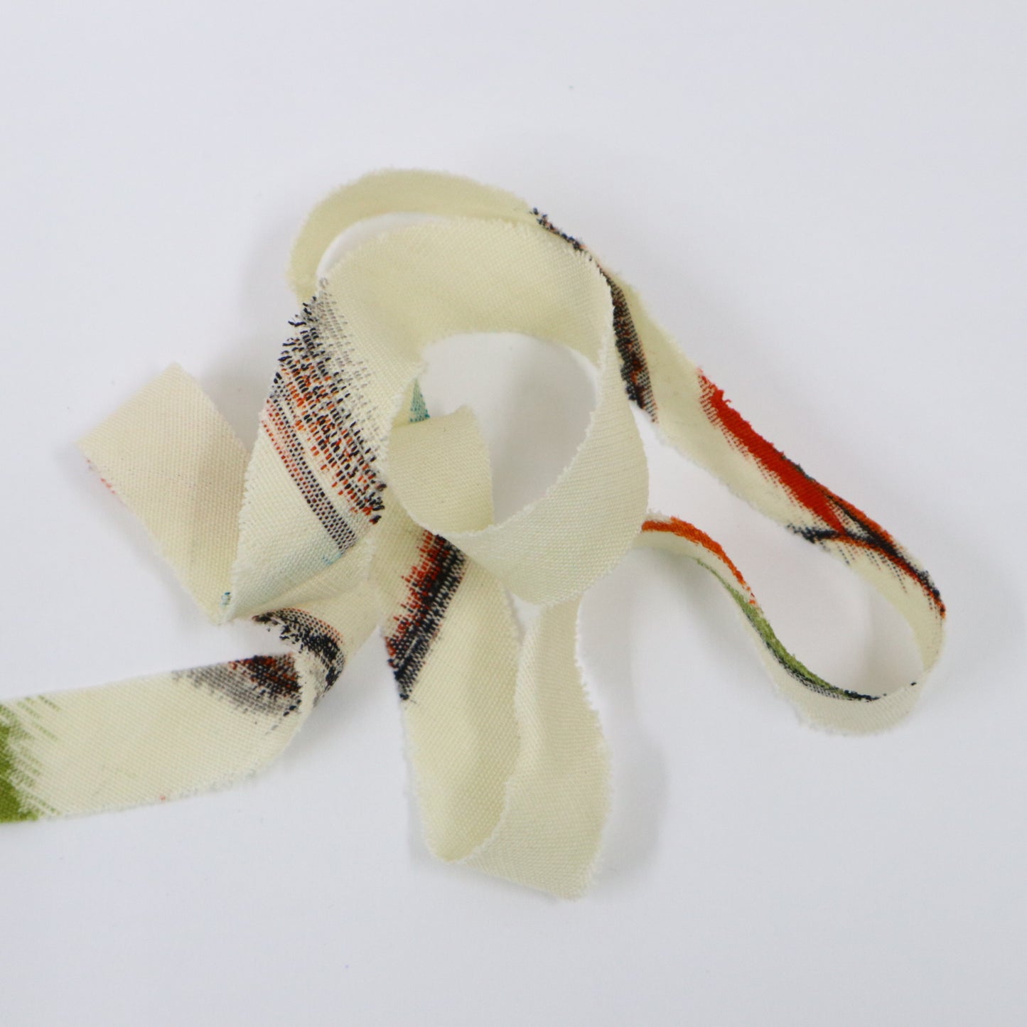 White wool orange red black yellow green (Y02305008)