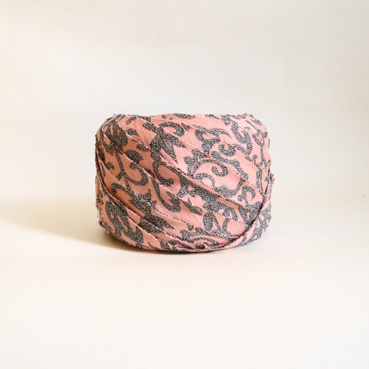 ピンクに灰色の花唐草柄・交織（Y02509004）