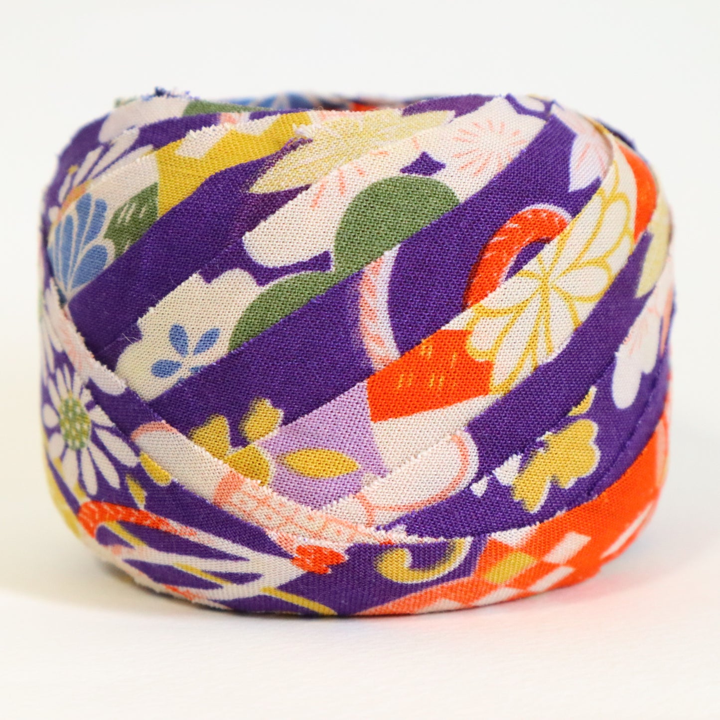 Purple children's kimono with colorful floral pattern (Y02507001①)