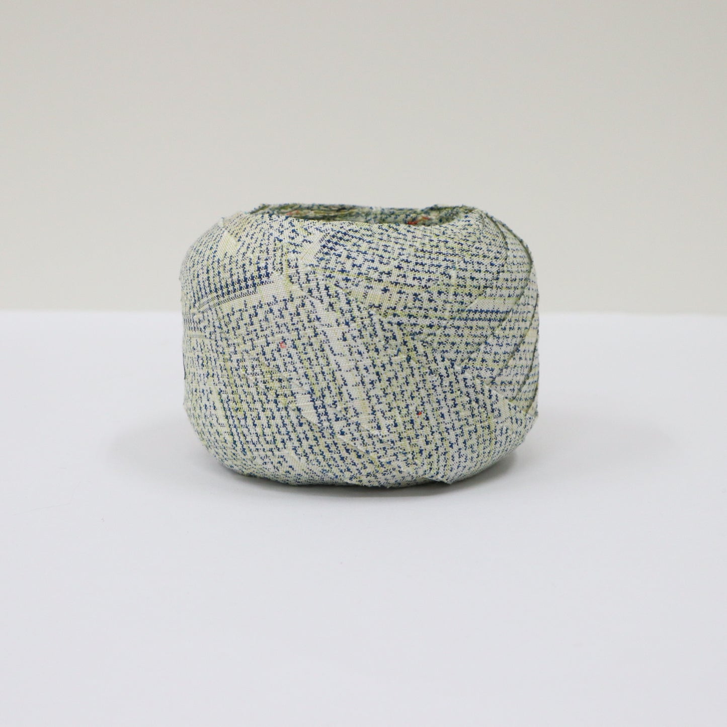 Navy blue and yellow mosquito kasuri pattern on a white background (Y02408010)