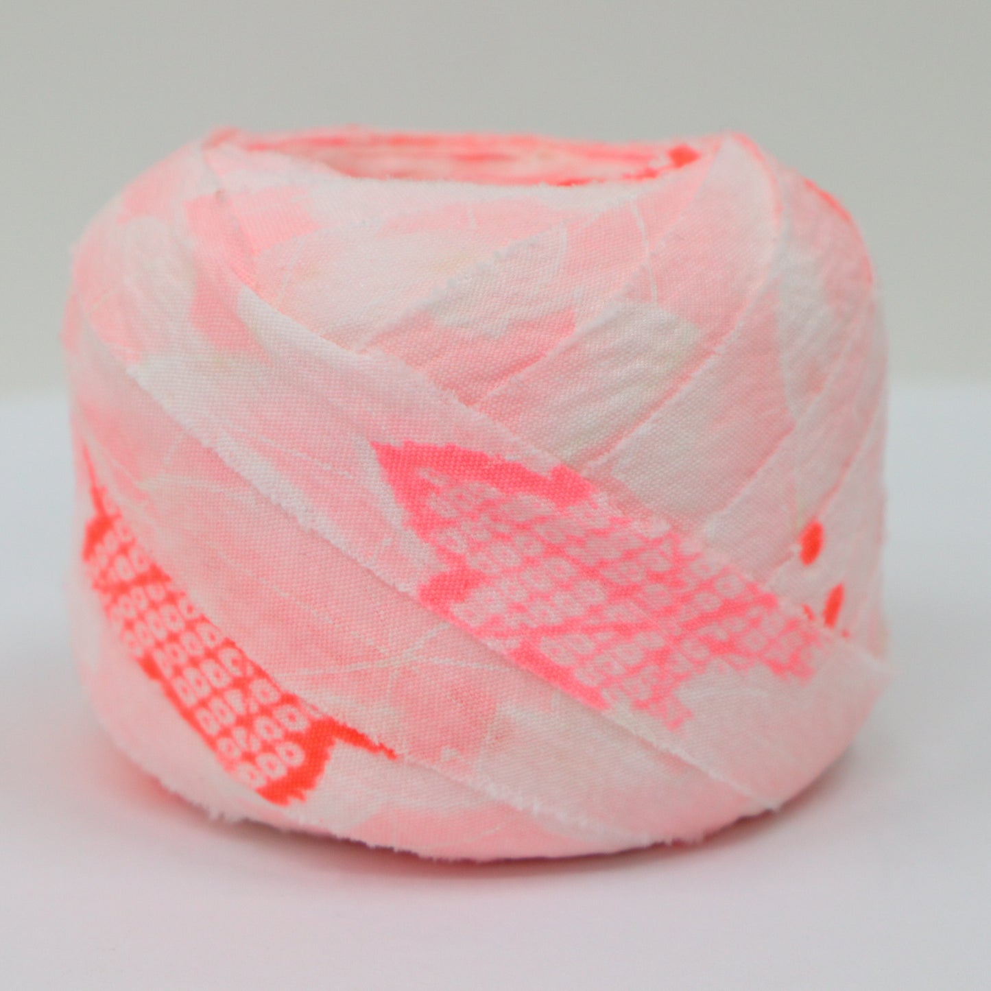 Fluorescent pink dappled flower (Y00000905)