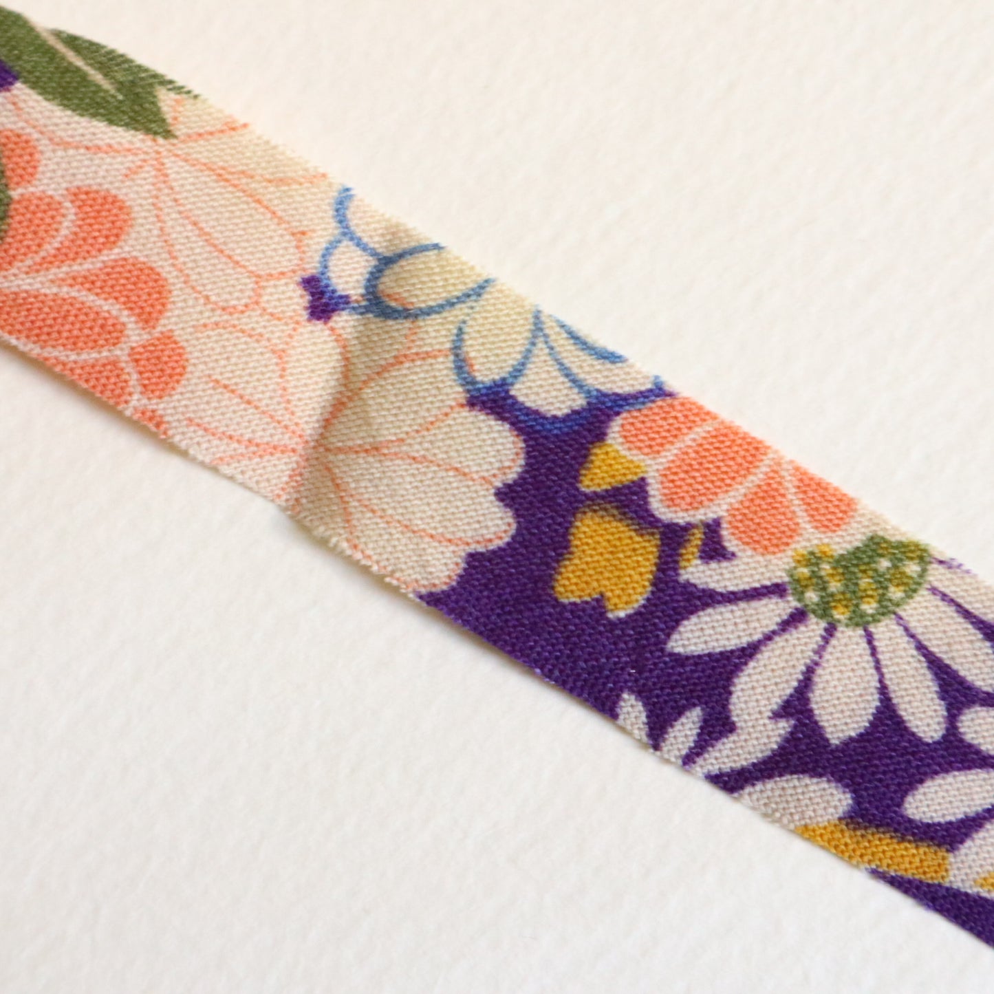 Purple children's kimono with colorful floral pattern (Y02507001①)