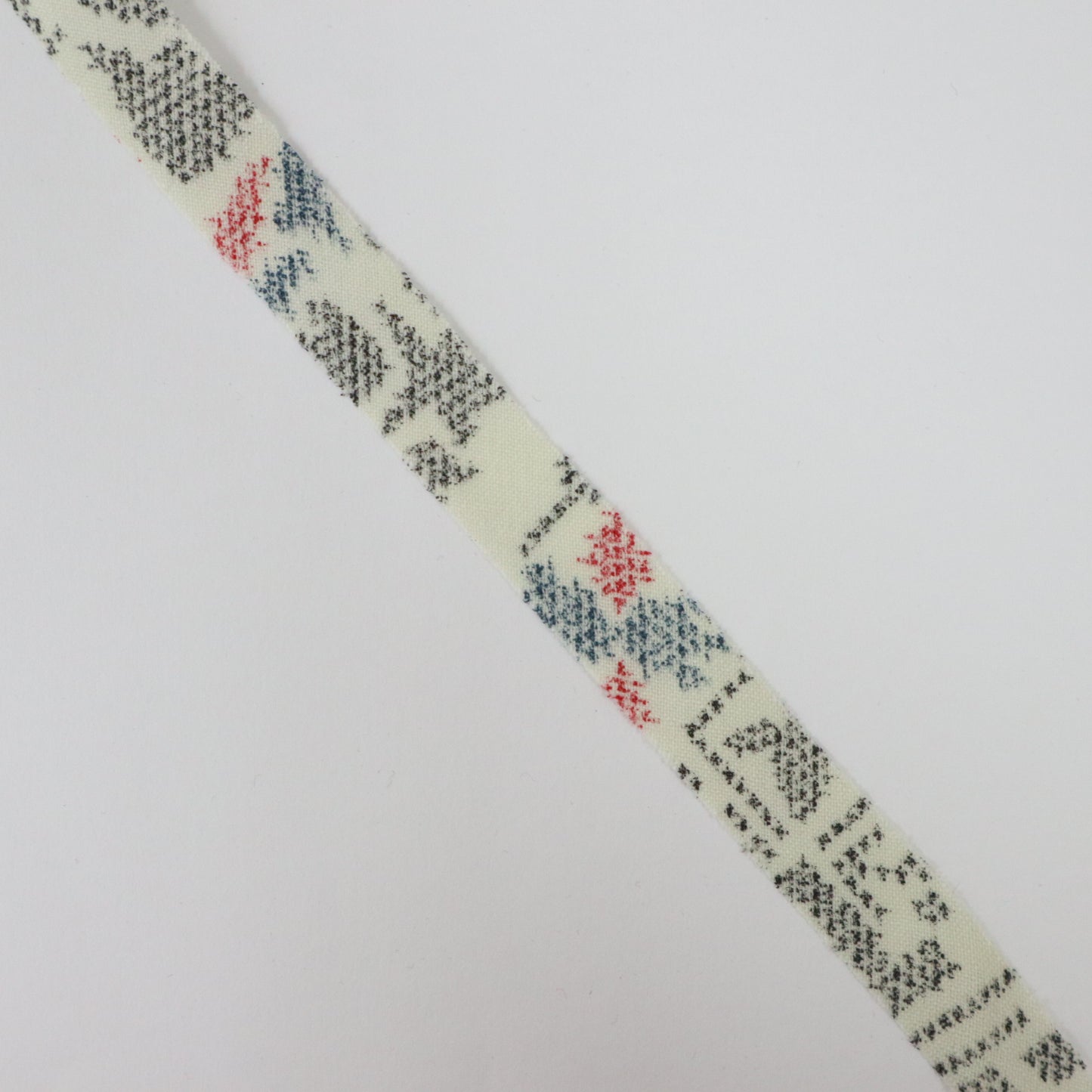 Black, blue, and red ikat pattern on white wool (Y02402011)