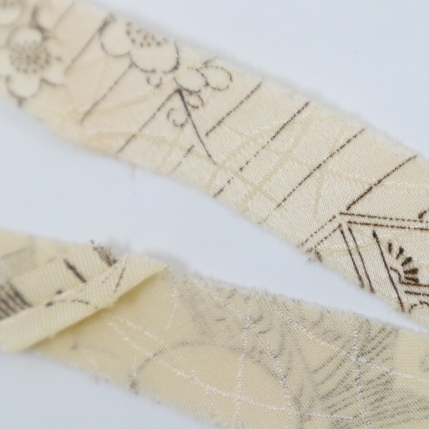 Unbleached mansion with floral pattern (Y02206015)