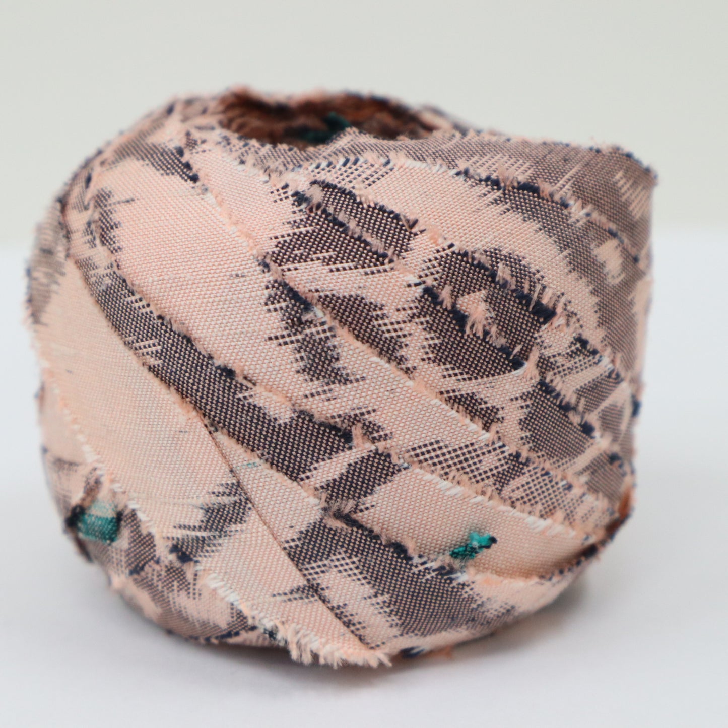 Pink and gray patterned tsumugi (Y00000908)