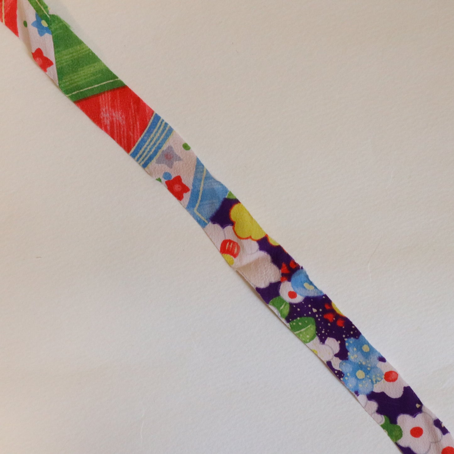 Purple children's kimono with colorful floral pattern (Y02507004)