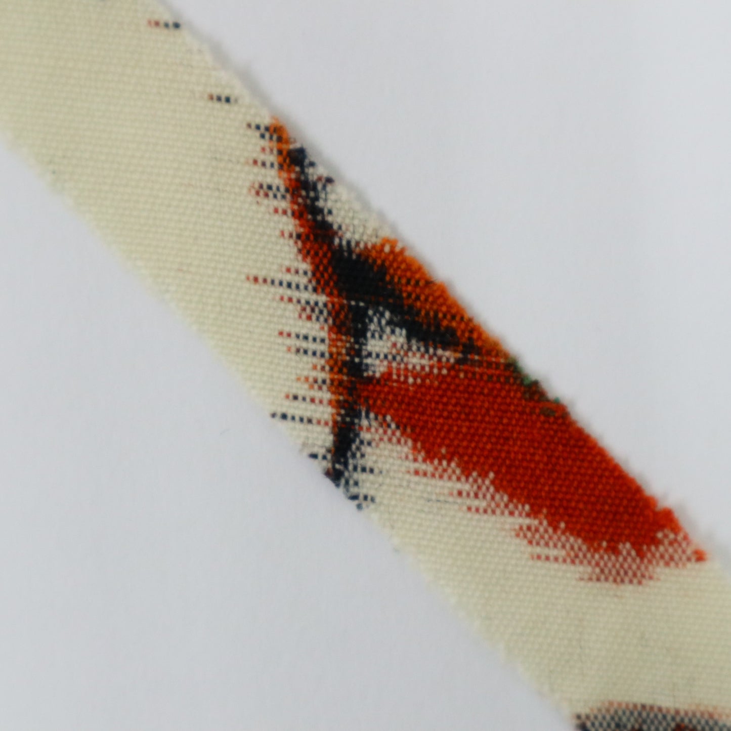 White wool orange red black yellow green (Y02305008)