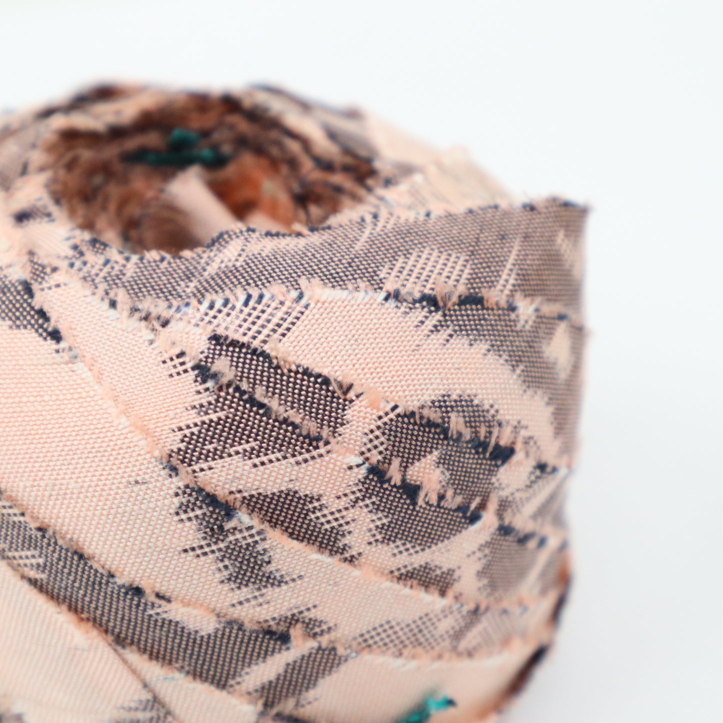 Pink and gray patterned tsumugi (Y00000908)