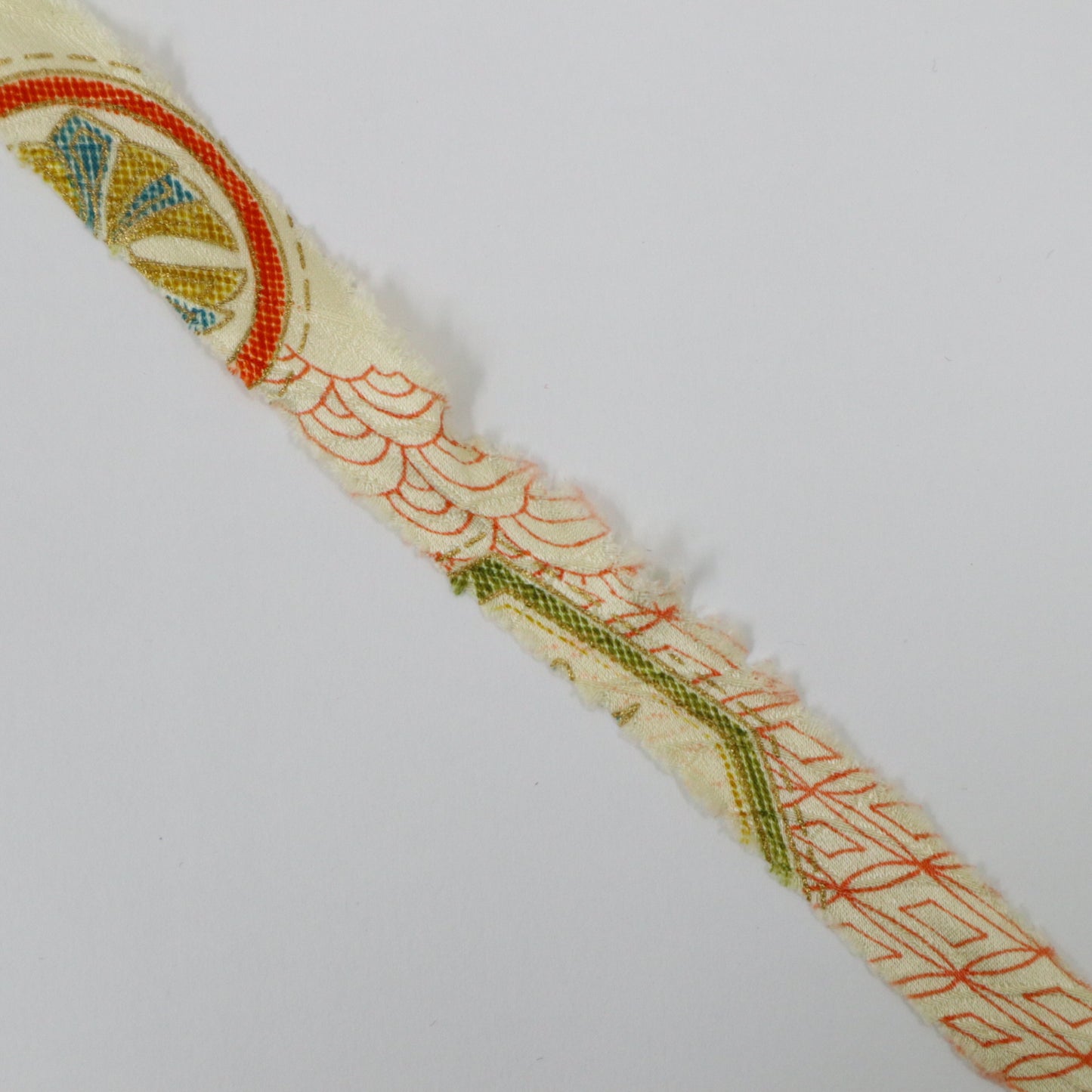 White and red auspicious crepe (Y02012021)