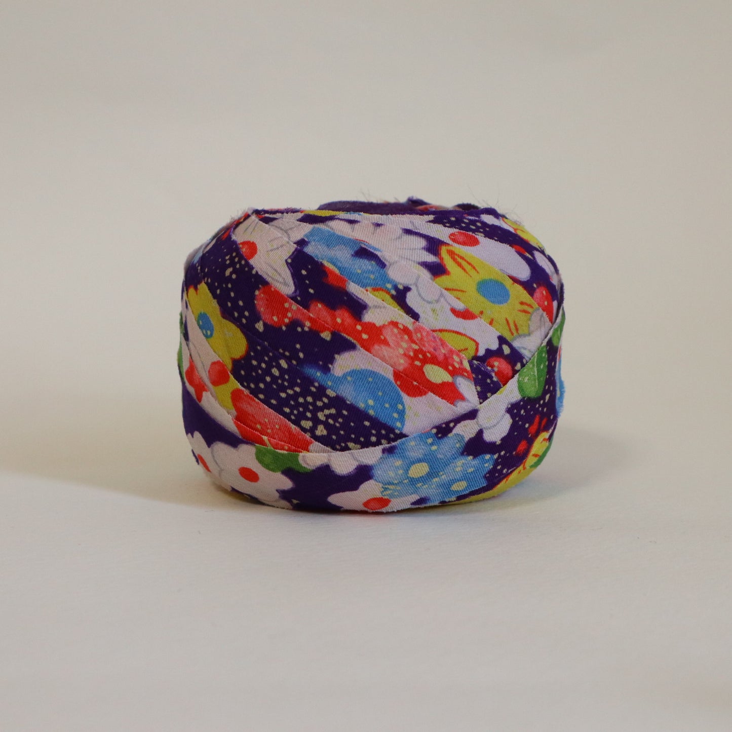 Purple children's kimono with colorful floral pattern (Y02507004)