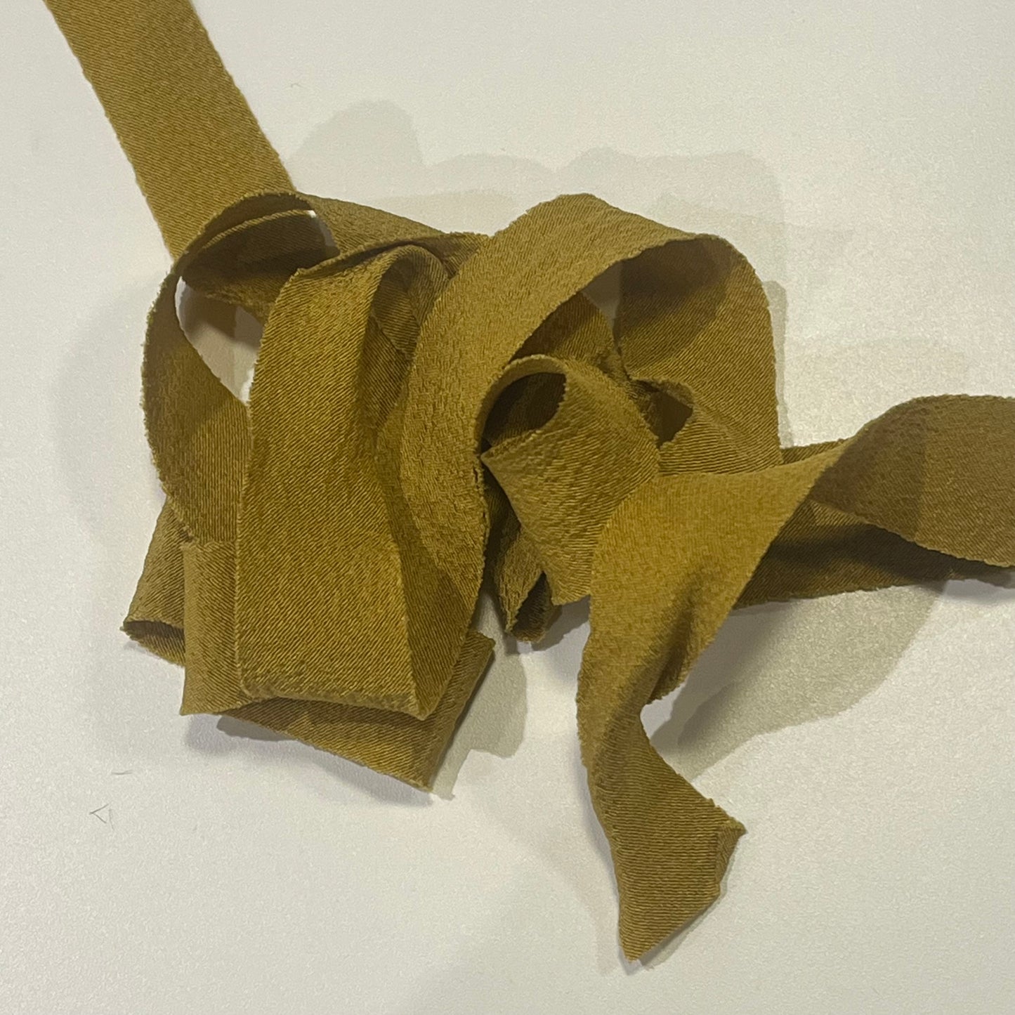 辛子色の無地・縮緬(Y02508001）