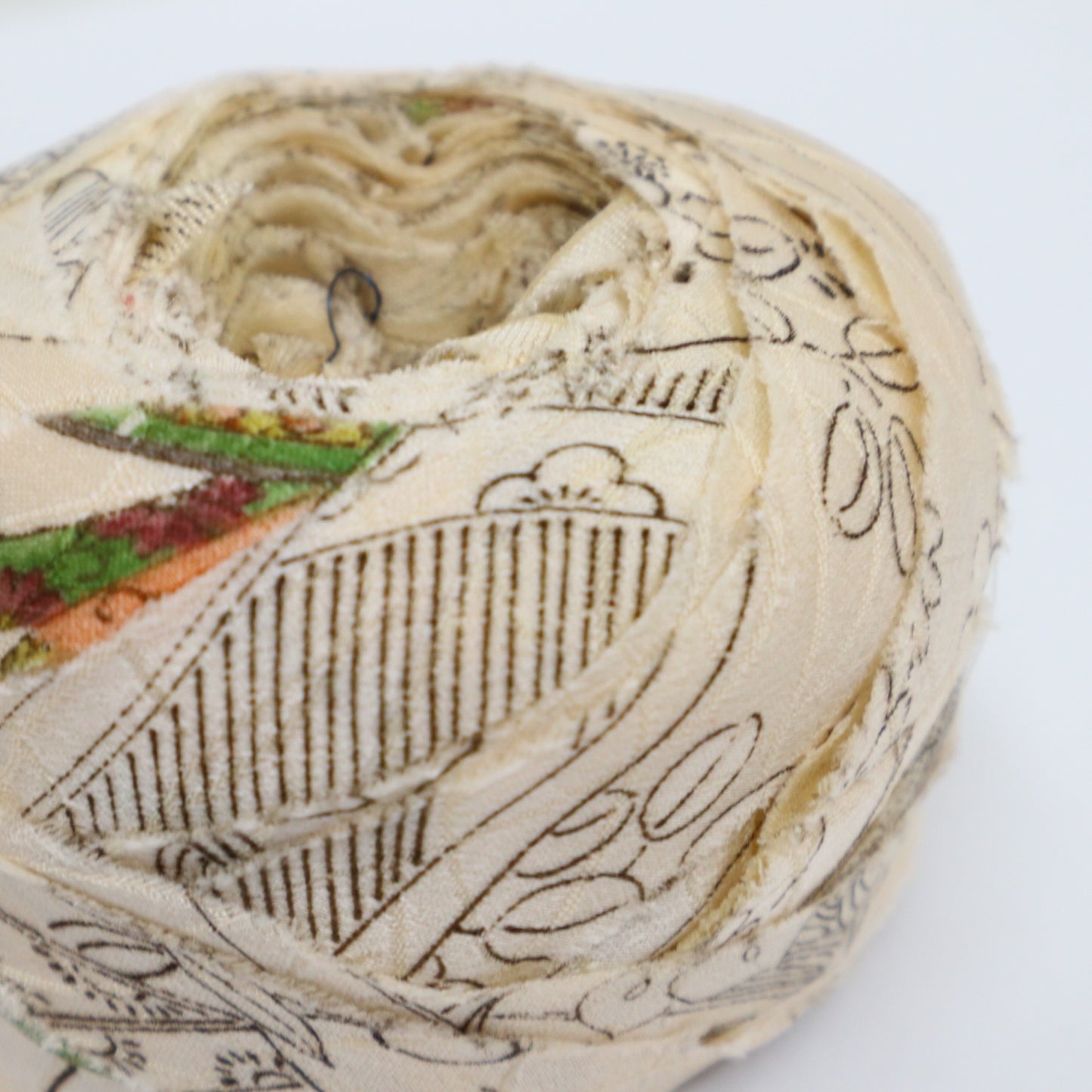 Unbleached mansion with floral pattern (Y02206015)