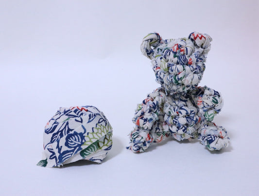 [Recommended yarn for bears] 30m ball / White background with blue, green, and red spring and autumn floral pattern, pure silk