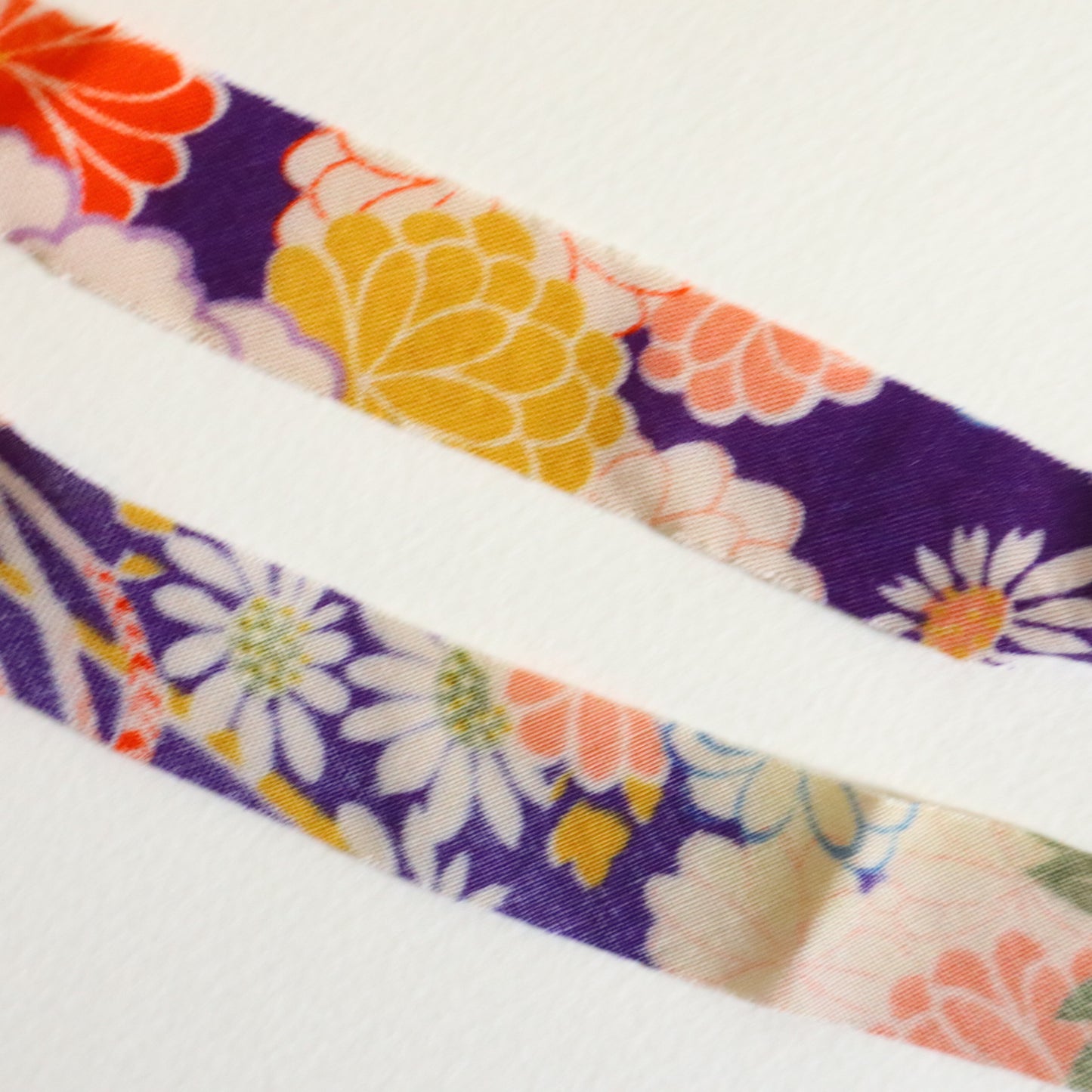 Purple children's kimono with colorful floral pattern (Y02507001①)