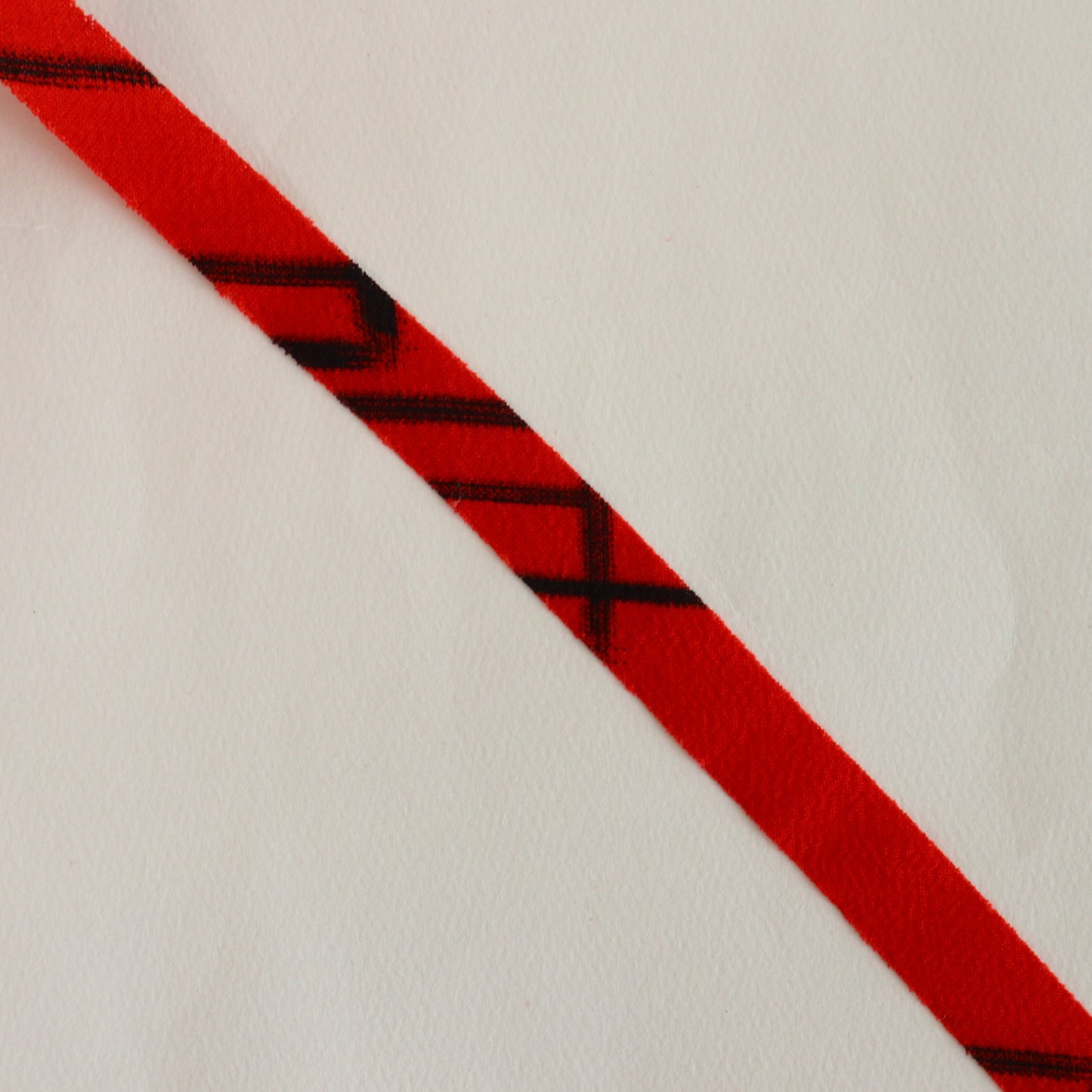 赤と黒の絣柄・交織(Y02601006）