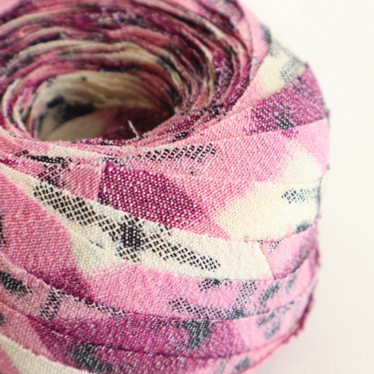 紫に白の大きな格子柄・紬(Y02512003）