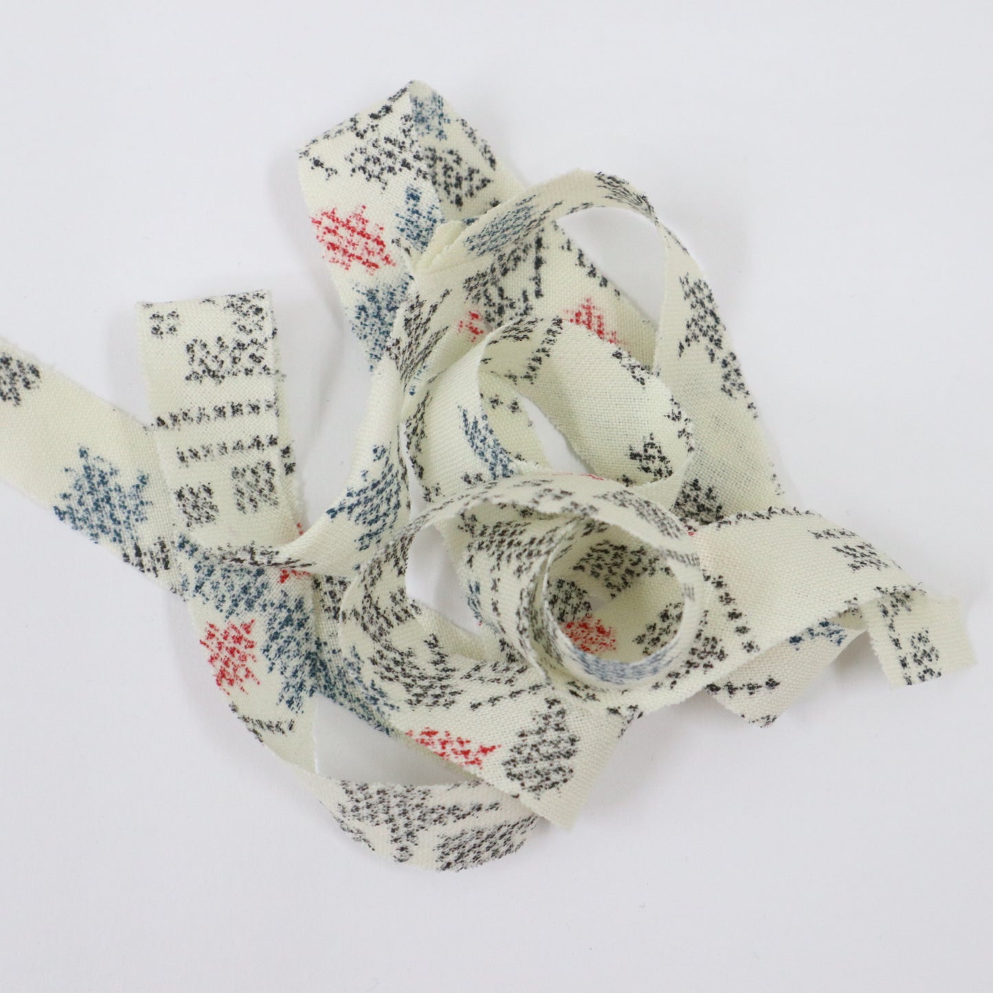 Black, blue, and red ikat pattern on white wool (Y02402011)