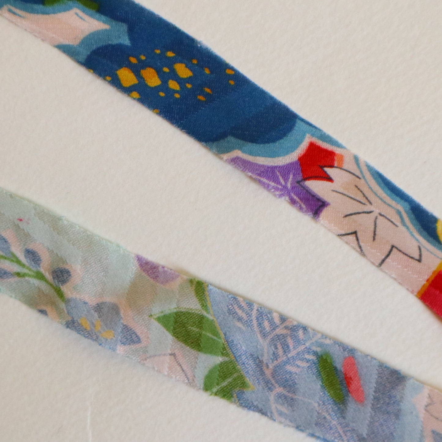 Children's kimono with colorful floral pattern on a white background (Y02507005)