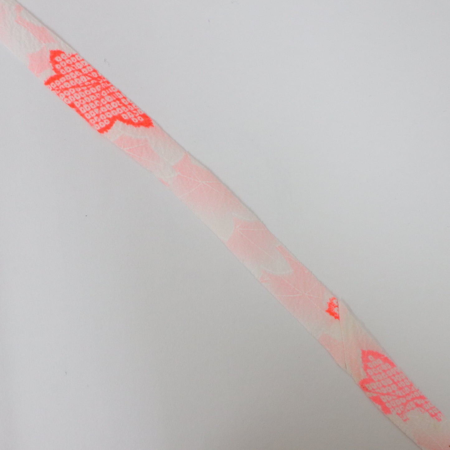 Fluorescent pink dappled flower (Y00000905)