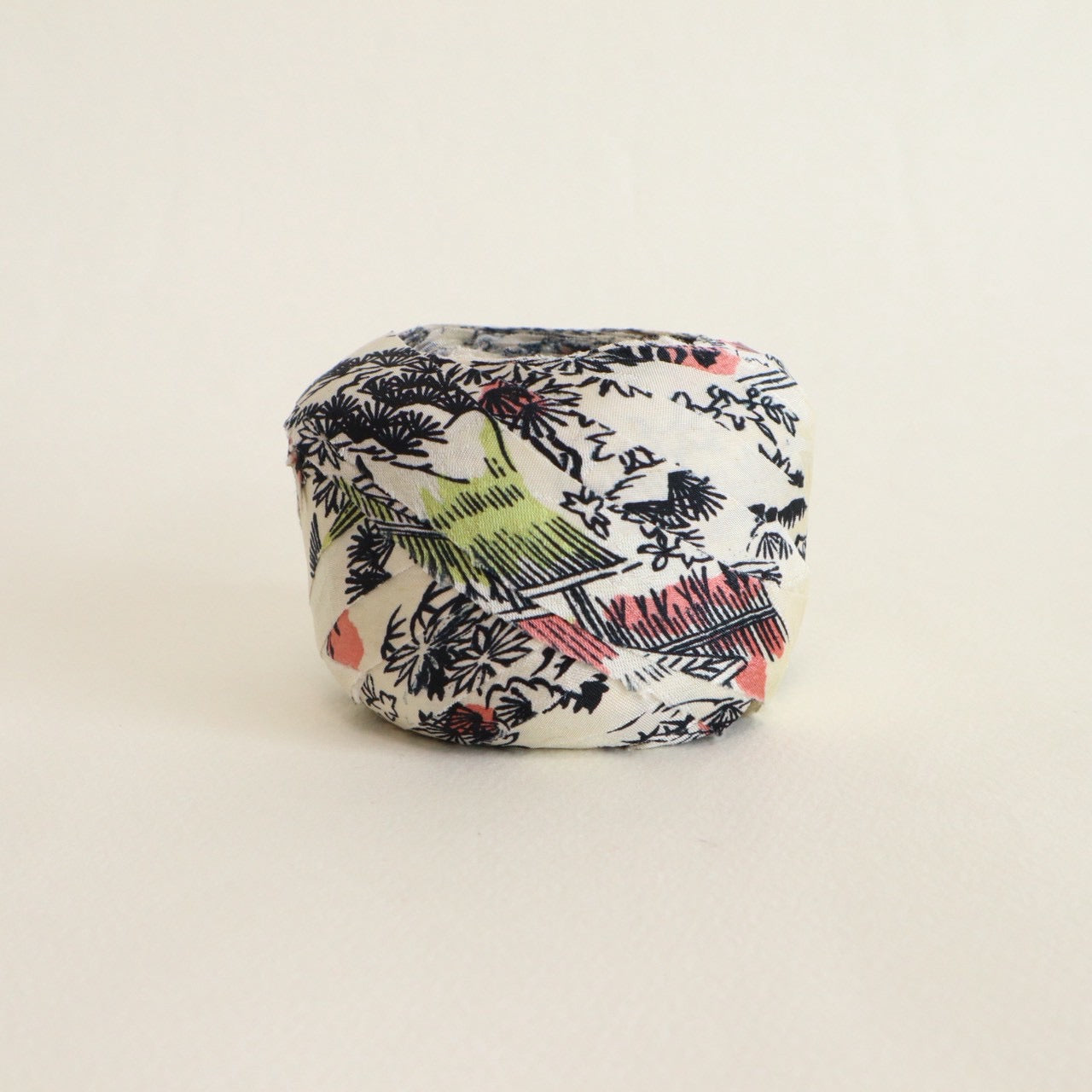 白地に屋敷に花柄(Y02512003）