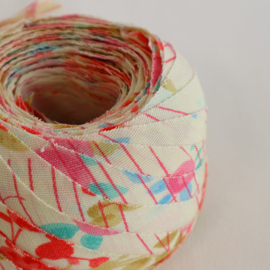 卵色に色とりどりの万寿菊柄・交織(Y02601012）