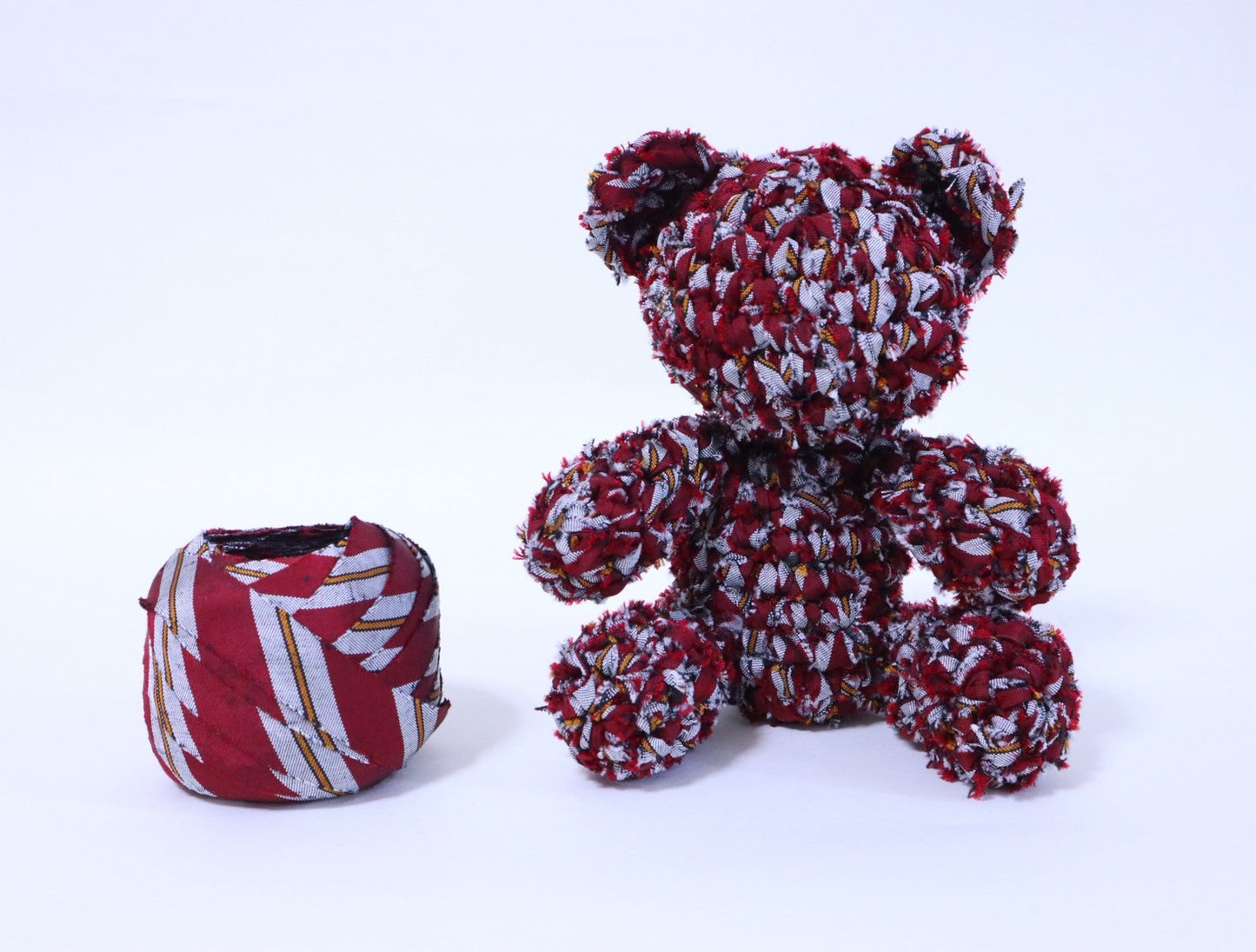 [Recommended yarn for bears] 30m ball / crimson and gray striped silk (coat fabric)