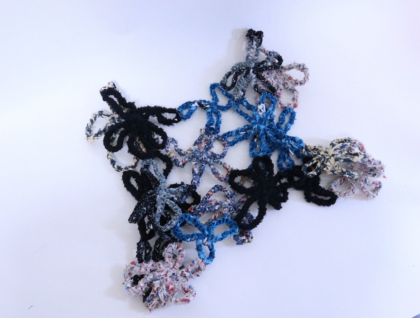 [Kit] Loosely fitting short floral motif bustier in blue and black