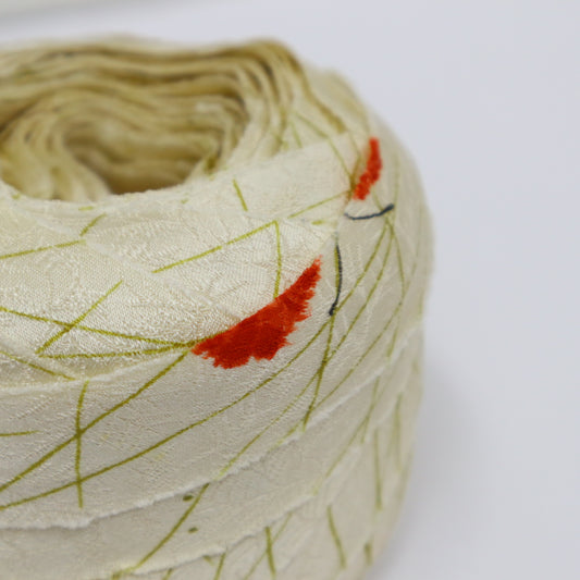 Natural silk with a red and yellow-green rainy season grass pattern (Y02410028)