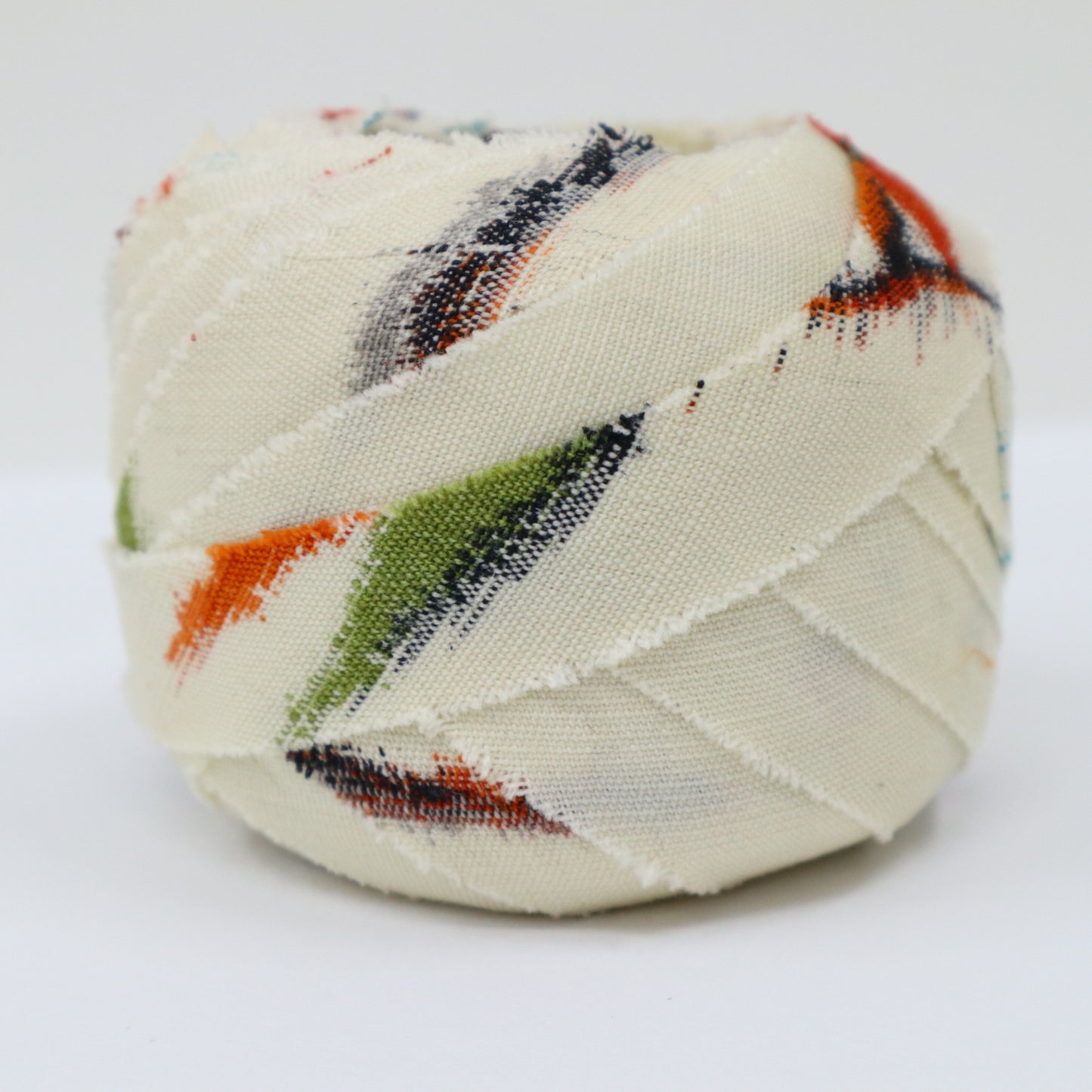 White wool orange red black yellow green (Y02305008)