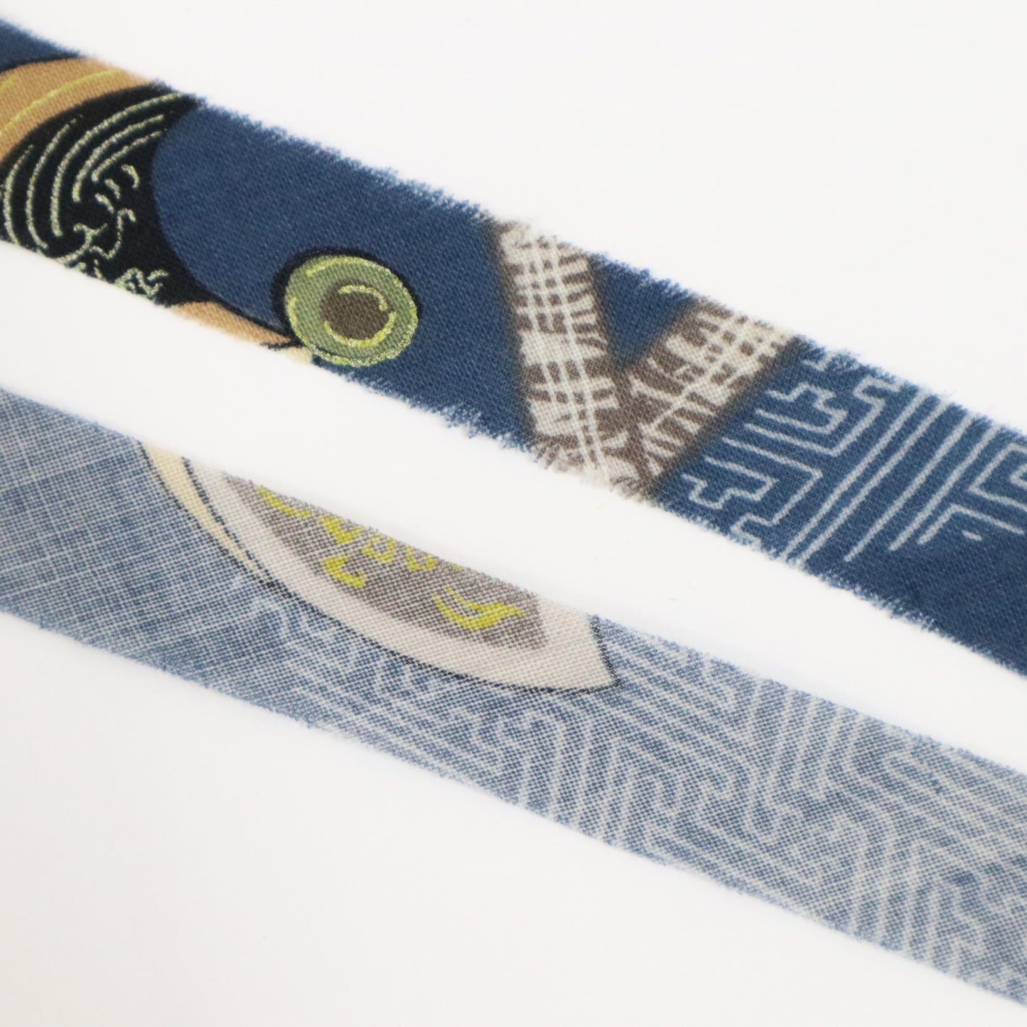 Indigo muslin with auspicious patterns such as Saaya (Y02408006)