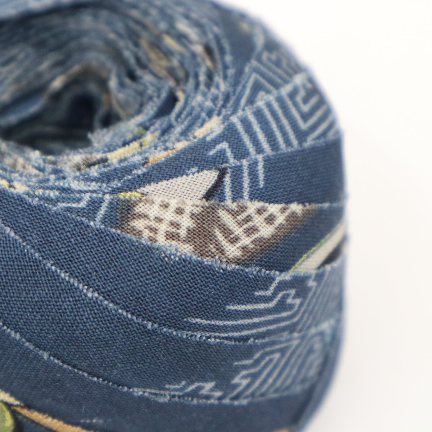 Indigo muslin with auspicious patterns such as Saaya (Y02408006)