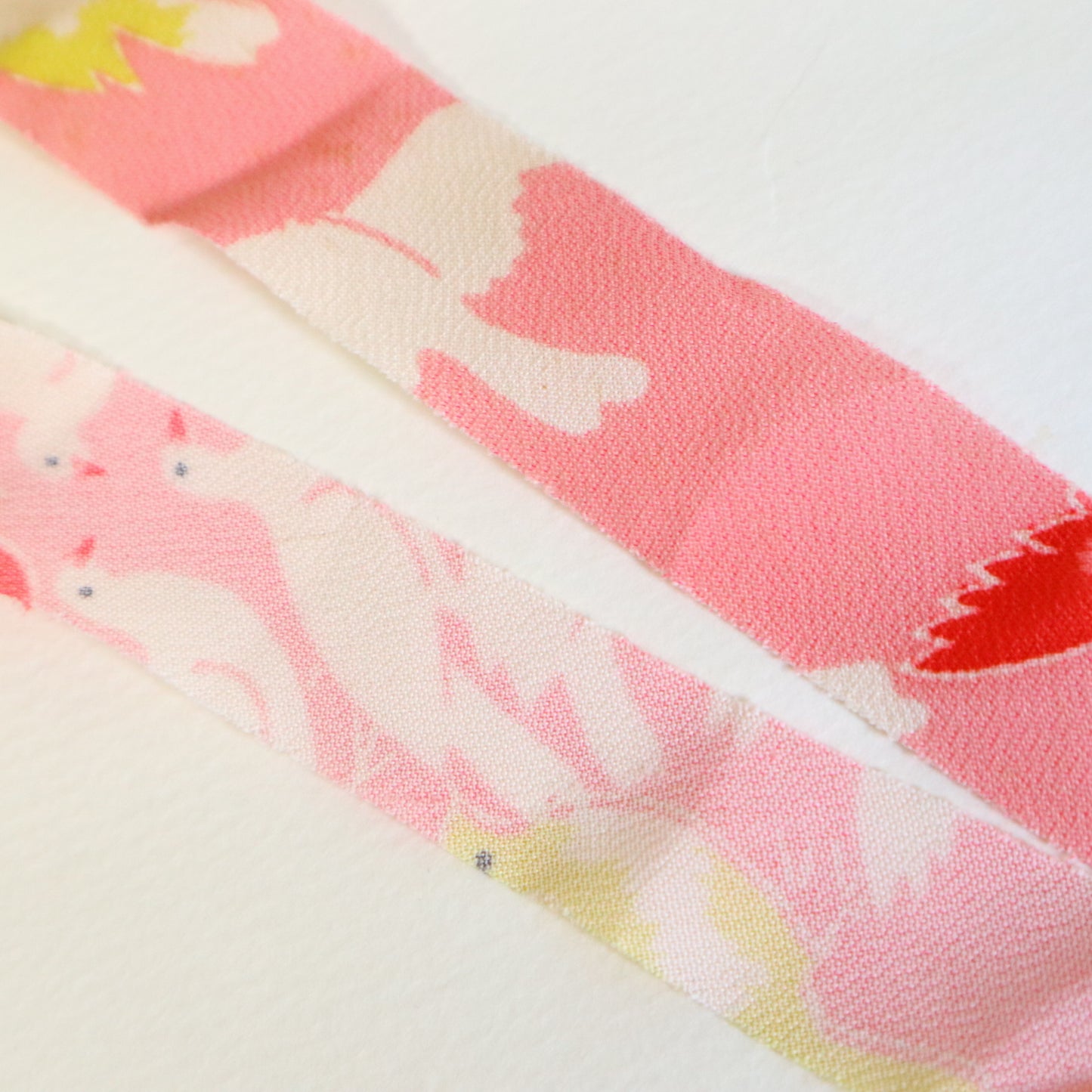 Pink children's kimono with colorful bird pattern (Y02507002)