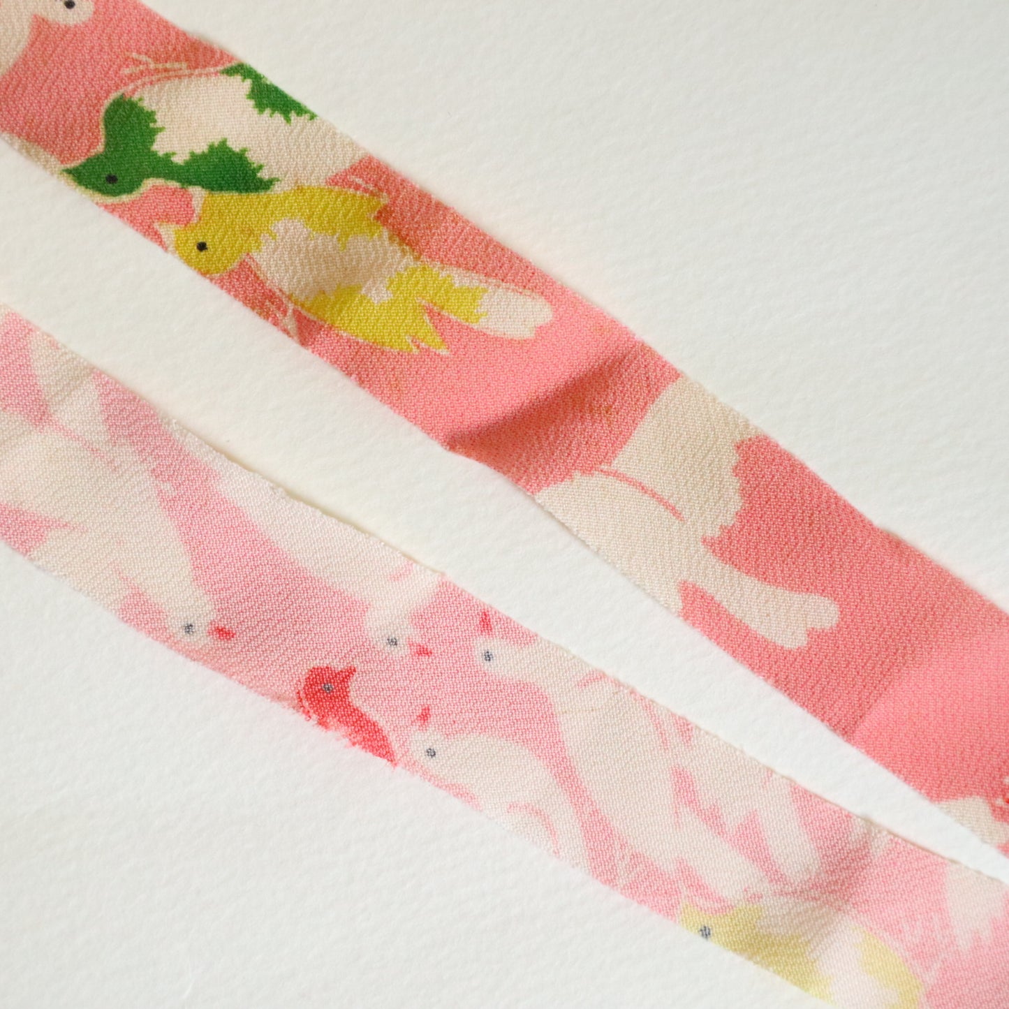 Pink children's kimono with colorful bird pattern (Y02507002)