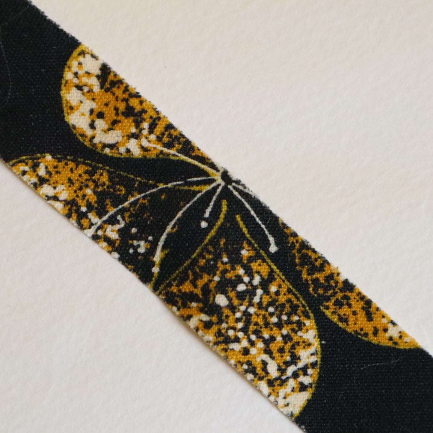 Muslin with red, yellow and green floral pattern on a black background (Y02507003)