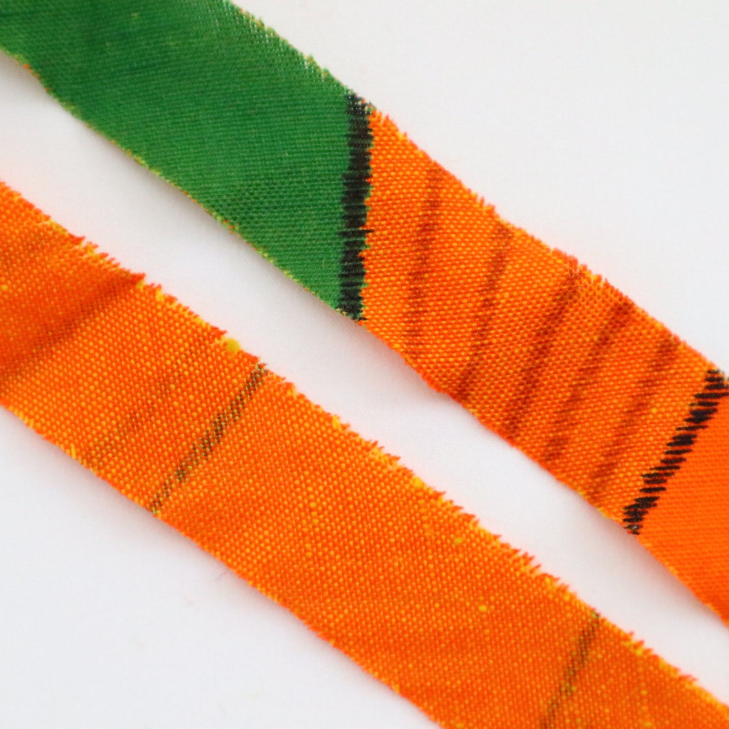 Orange with large green geometric pattern, wool (Y02105024)