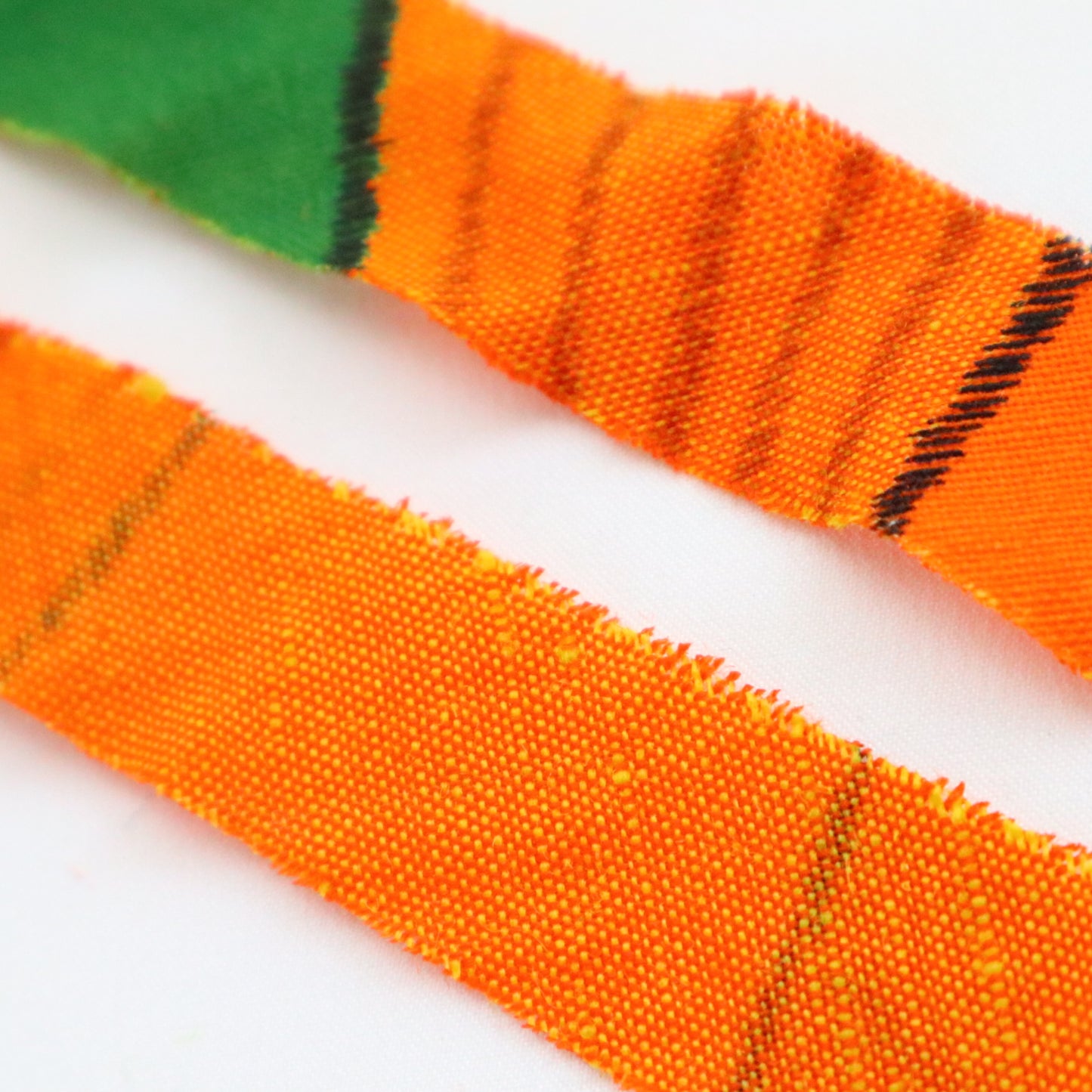 Orange with large green geometric pattern, wool (Y02105024)