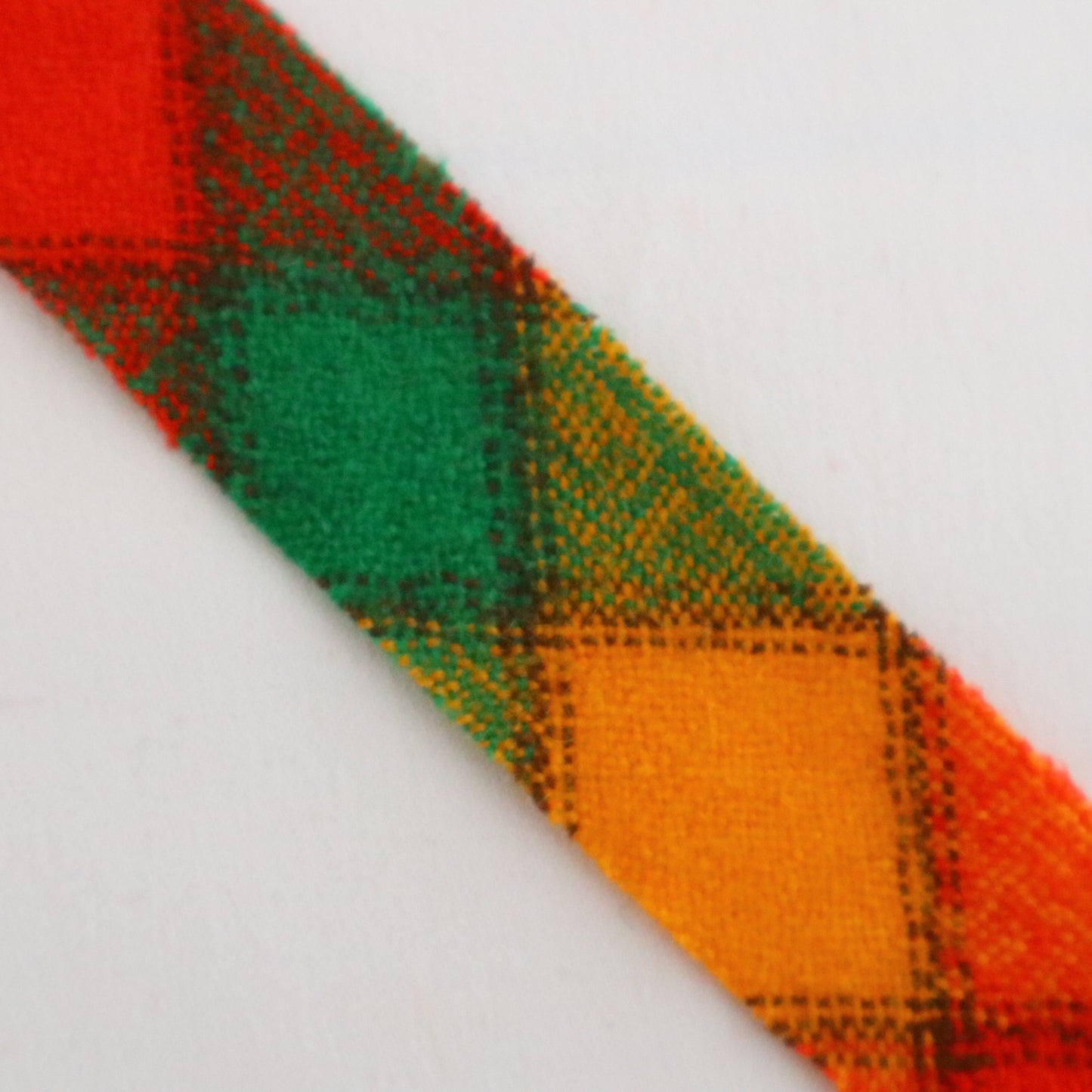 Red, green, and orange checkered pattern, wool (Y02211010)