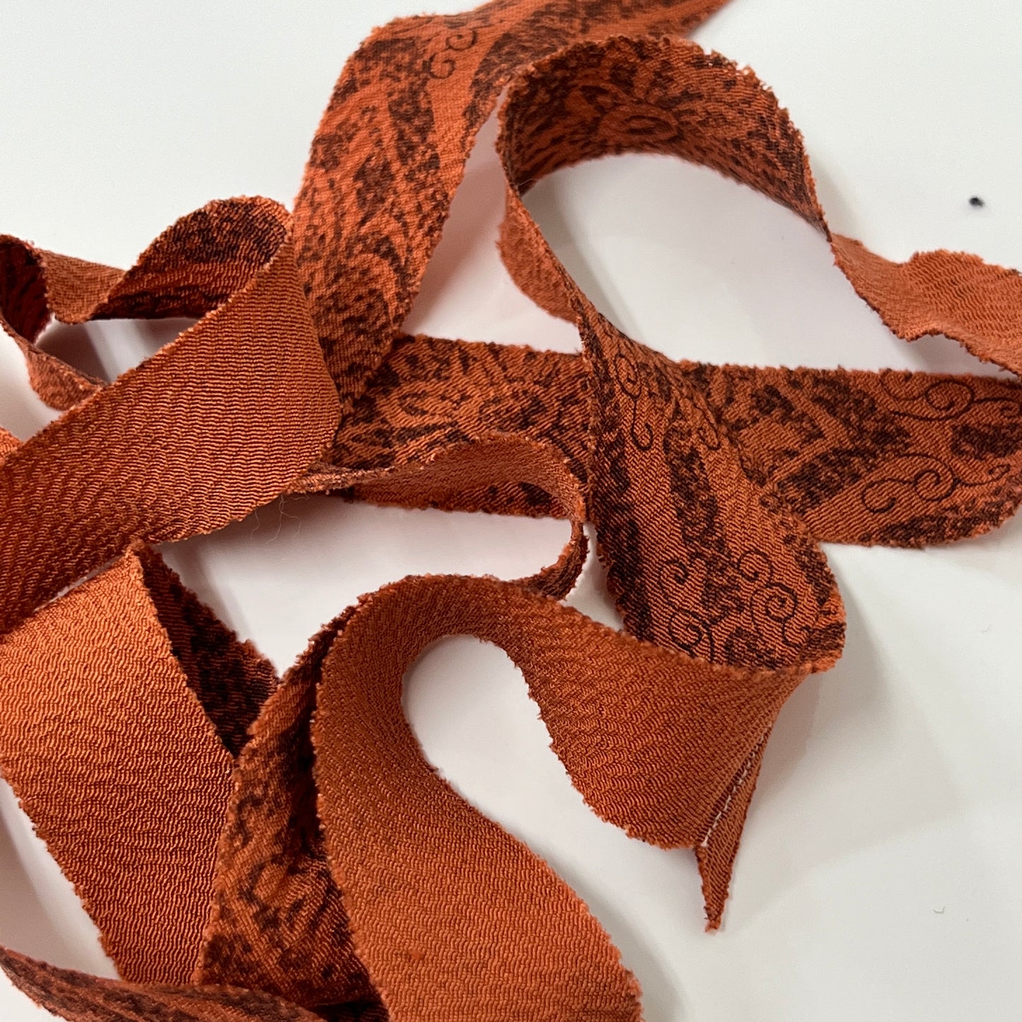 Yellow-brown sarasa-like pattern, crepe (Y00010147)