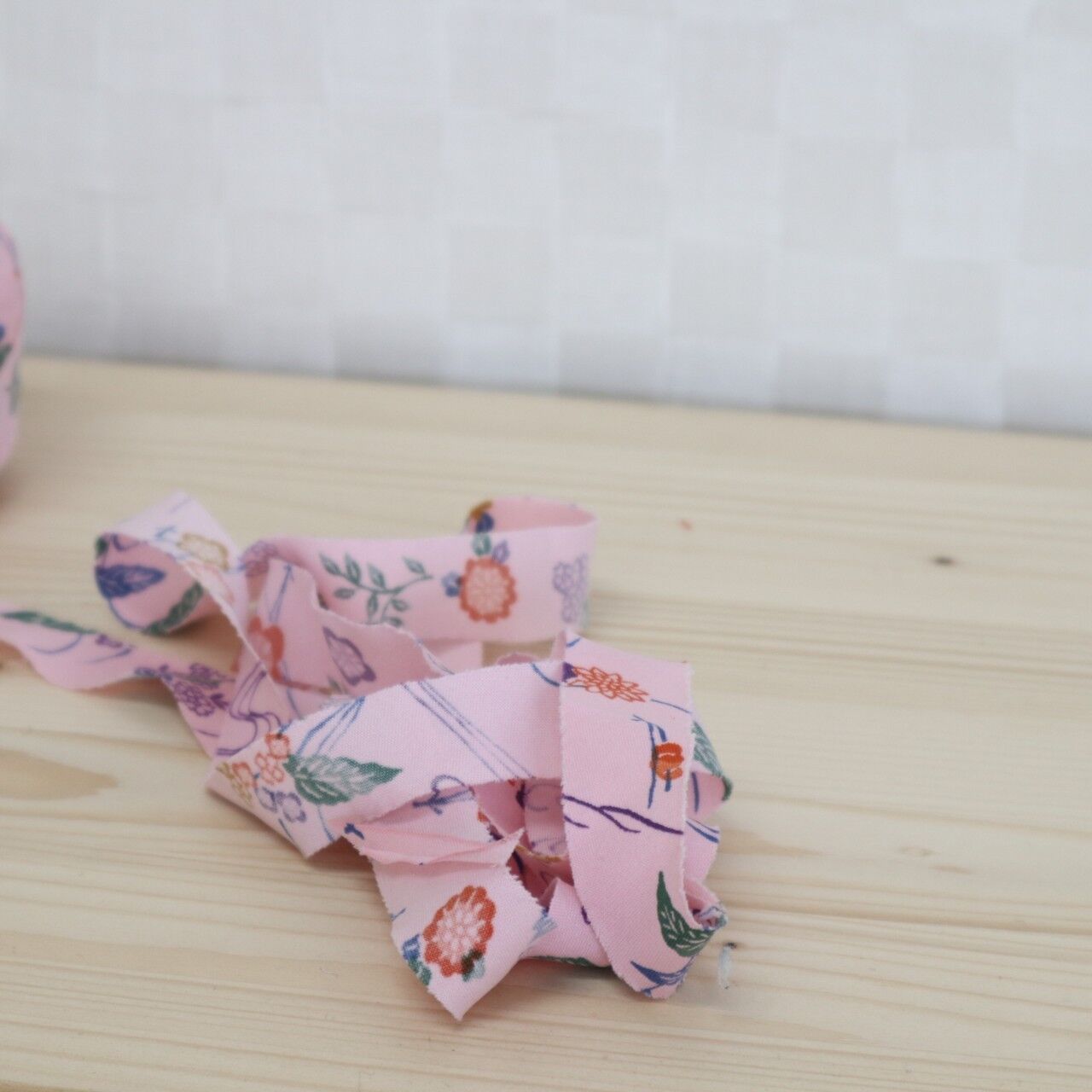 Pink running water and flower pattern Komon (Y00000503)